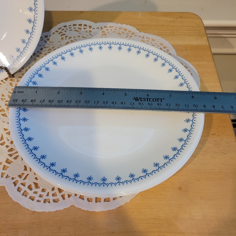 4 Corelle SNOWFLAKE BLUE GARLAND 8.5" SALAD PLATES, By Corning USA - Picture 4 of 4